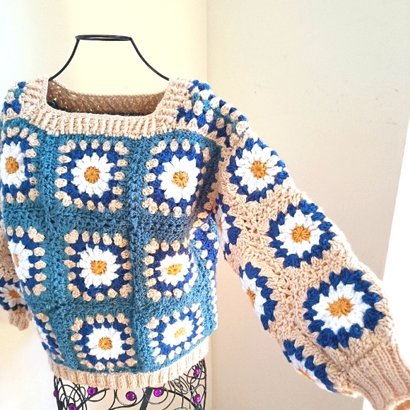 NEW Crochet Granny Squares Daisies Chunky Handknitted Sweater Size M Blue Cream - Picture 12 of 14